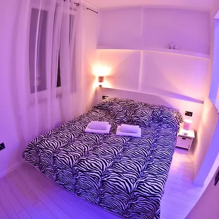 Apartment Sweet Studios *