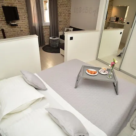 Apartment Sweet Studios