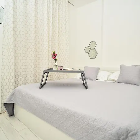 Apartment Sweet Studios *